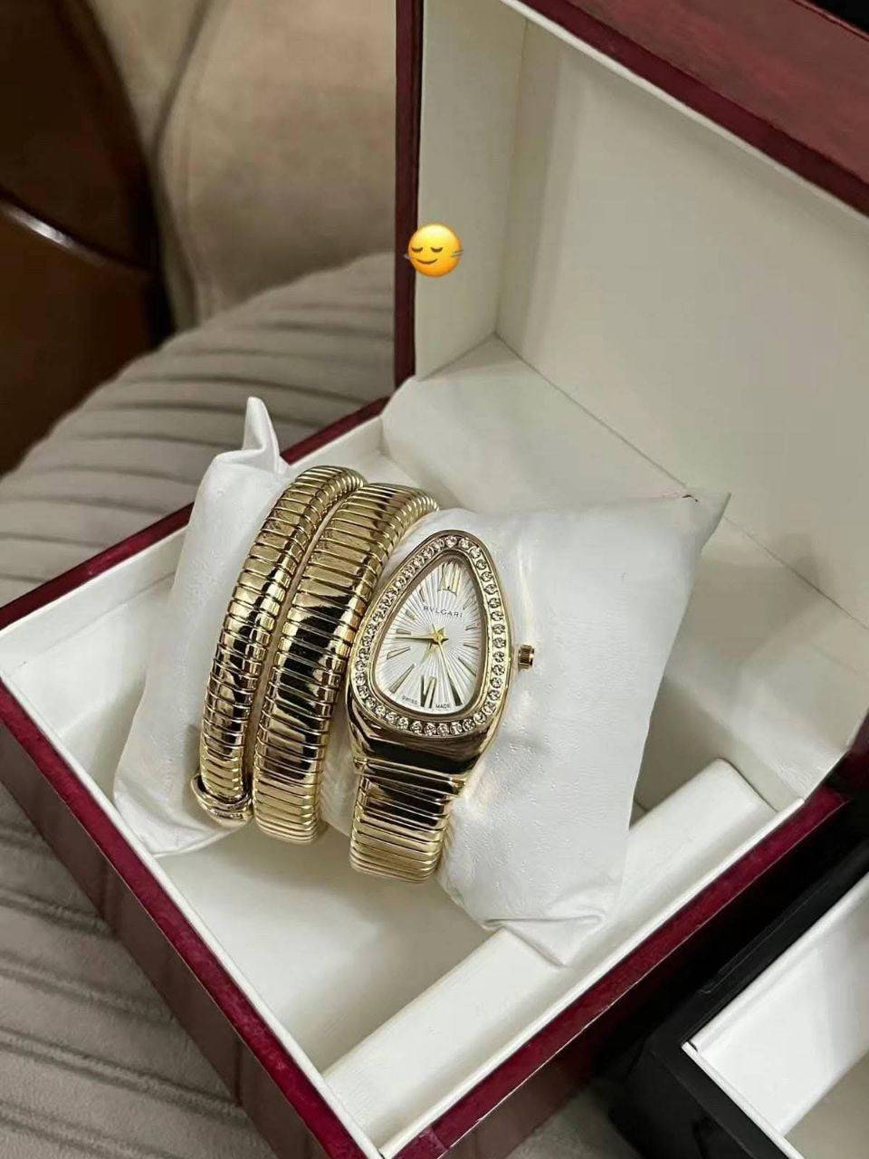 #عيد_الحب
تركوا سوالف الدببه والورد...
المراة تريد هديه فخمه وانيقه وكشخه ....😍  👩‍❤️‍👨 
.
ساعة بولغاري الاصليه احدث اصدار ضد الماء
.
 للحجز مراسلتنا الواتساب ***********
.
توصيل_سريع لجميع المحافظات ٣ الاف فقط لحد نهاية شهر رمضان
