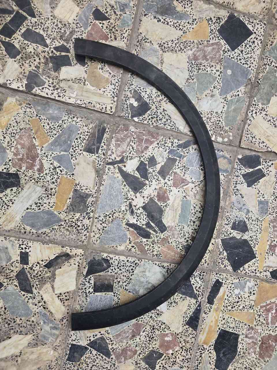 ***********
