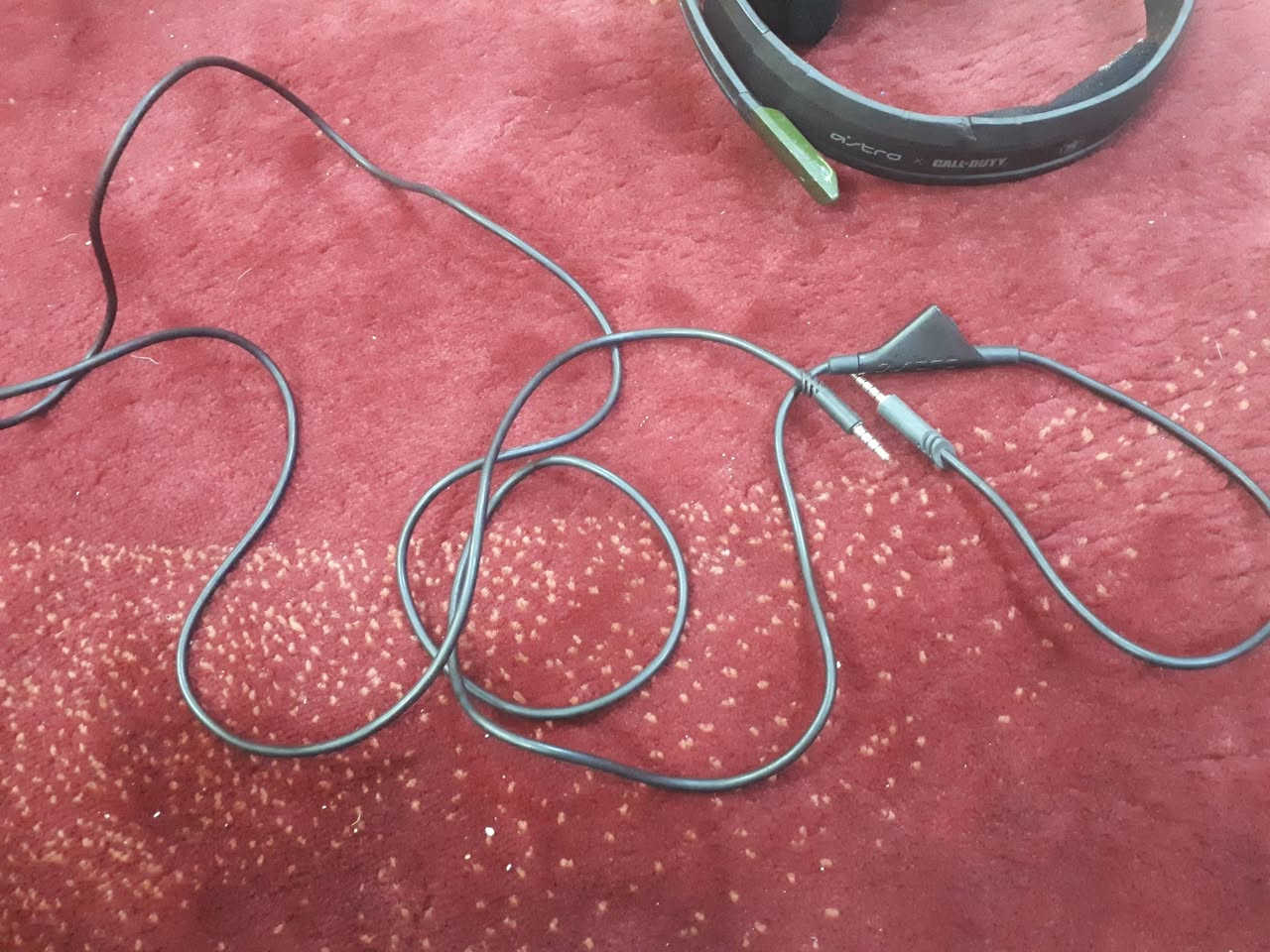 السلام عليكم سماعه استرو A 10 بهذا الشكل سعرها فقط 25,000 مع التوصيل رقم واتساب***********
