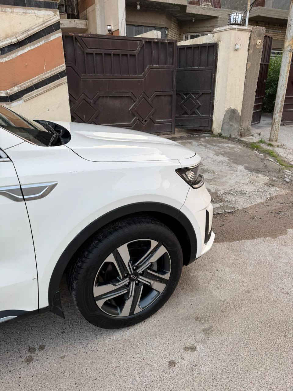 سورنتو 2021 خليجي مكفولة
من الصبغ بيها حالوب بسيط وضربه معدله بارد  بدون صبغ موضحه في الصور 
فول مواصفات عدا بانوراما
مكينة 6 سلندر 
ماشية 49 الف 
كشن السائق كهرباء  وجانب سائق كهرباء
جلد
جنطة كهرباء 
شاحن لاسلكي
شاشة 
 4 كامرات
لايت ٤ عدسات
السعر ٢٥٥ 
المكان بغداد
للاستفسار 
0770 487 2197
