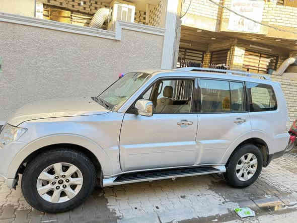 باجيرو حبتور موديل 2009
فول موصفات تحكم ستيرن  ثلاث جهات كشنات كهربائية        لايت زنون ( فتحة )محرك 3500 
تبريد تدفائة  بيها قطعتين حار وسونارها منشور محرك كير خير من الله السيارة كاملة مكملة تحويل ثاني يوم السعر 120وبي مجال 
مكاني بغداد الشعلة     ***********
