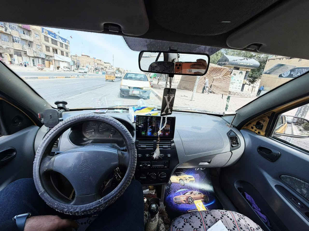 السلام عليكم 
طيبه 2015 سياره خير من الله 
كير جديد
مكينه جديده
تبريد ثلج 
حماوه ربع
تخم تاير جديد /شاشه
نوزلات بلكات باتري كلهن جدد
السياره بأسمي  تحويل ثاني يوم 
بيهه فقط صبغ بنيد (هوه ربعه بس توحيد لون صار كله)
وبيهه اشياء بصيطه 
38 وبيهه مجال بصيط
مكاني بغداد/ مدينه الصدر 
***********
