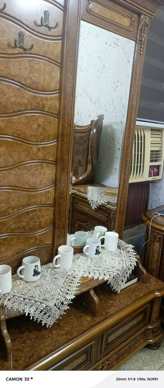 غرفة نوم مصريه
للبيع٨٠٠
***********
