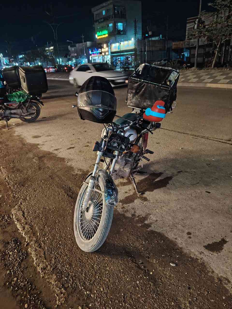 سلام عليكم دراجة ايراني موديل 23 اوراق موجوده 
دراجة نقصها بس كهريائيات مكينه،150 
عنوان بغداد السيديه حي التراث سعر 250او بيها مجال 
رقم الهاتف ***********
