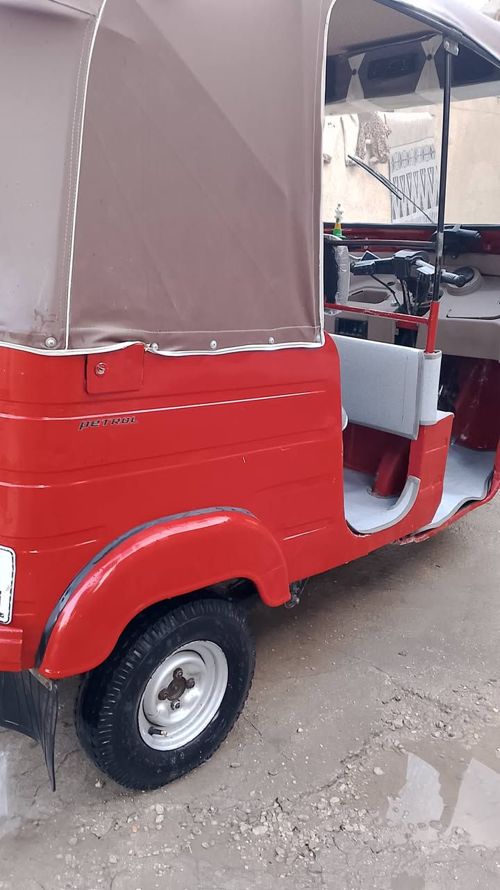 سلام عليكم تكتك للبيع 18 شهر 8 رقم وسنويه تحويل ثاني يوم تكتك ما نقصهه اي شي كبل لشارع تكتك خير من الله سعر 5500 كماليه معوقين رقم ***********
