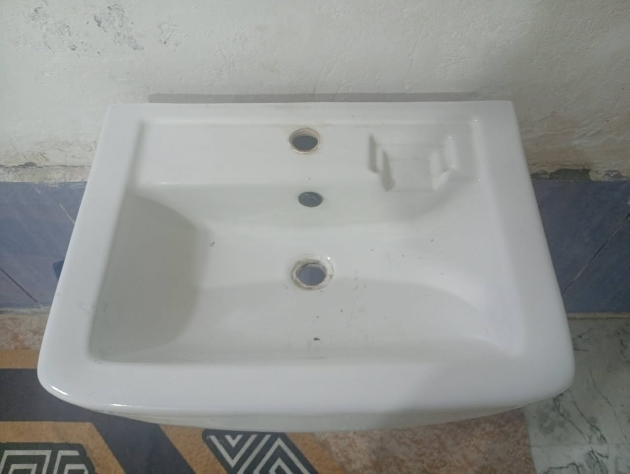 مغسله للبيع جديده كلش سعرها ٣٥ ***********
