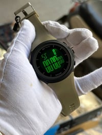 ساعة رياضية • مقاوم للماء • سير ربر