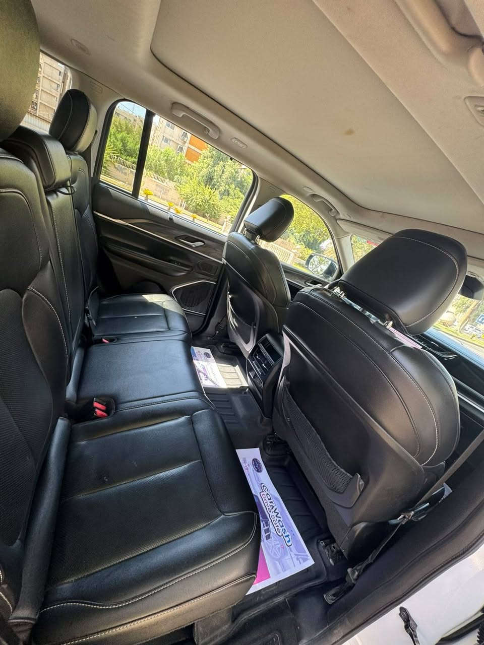 للبيع للبيع
** Jeep Grand Cherokee 4xe**

** موديل 2022**

- وارد أمريكي
- ممشى: 44,000 كم
- محرك 2.0 تيربو + هايبرد (e-sive
- ⁠-in Hybrid)
- قوة 375 حصان
- دفع رباعي (4x4)
- جير أوتوماتيك 8 سرعات
- لون أبيض / داخلية جلد أسود
-  3 شاشة كبيرة مع Apple CarPlay وAndroid Auto
- كاميرا خلفية
- ⁠صندوق كهرباء
- المقاعد 5 راكب
- حساسات أمامية وخلفية
- تشغيل بصمة ودخول ذكي 4 ابواب
- السيارة بحالة جيدة جدًا وجاهزة للاستخدام

🔹 ملاحظة: السيارة كانت تحتوي على ضرر أمامي وخلفي وتم إصلاحها.

💰 السعر: 290$

📍الموقع: بغداد

للاستفسار يرجى التواصل على الخاص أو الاتصال.

***********
