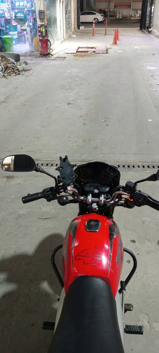 السلام عليكم درجة بوكسر جديده امرقمه انكليزي كلهه شغاله الدراجه ما مشتغله دلفري استخدام شخصي السعر1800بيهه مجال المكان بغداد تقاطع النهروان *********** بغداد, العراق
