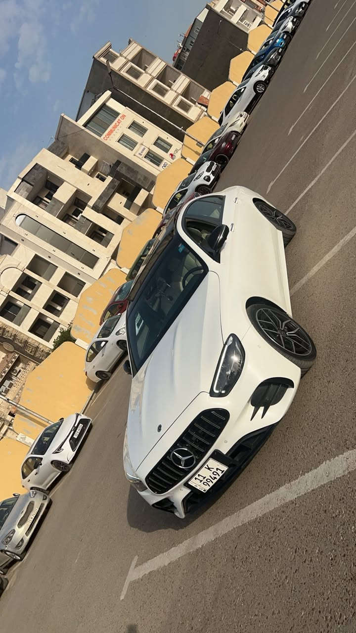 E-350 AMG 2023 ميرسيديس بينز
وارد امريكي
• المحرك: 4 سلندر توربو سعة 2.0 ليتر، ينتج حوالي 340حصان.
• ناقل الحركة: أوتوماتيك 9 سرعات.
• مقصورة راقية: مقاعد جلد/فخم، نظام MBUX
Apple CarPlay/Android للمعلومات والترفيه، دعم
•Auto
• تقنيات مساعدة السائق: مراقبة النقطة العمياء، نظام الكبح التلقائي، كاميرا 3600 (حسب التجهيز)، تحذير التعب، وغيرها من أنظمة الأمان.
• لمسات فاخرة: إضاءة محيطة متعددة الألوان، تشطيبات خشب أو ألومنيوم، تصميم داخلي صامت
وراقي.
• تصميم خارجي أنيق ورياضي في آن: شبك أمامي مميز، مصابيح LED، جنوط رياضية، خطوط انسيابية
تعكس فخامة الماركة
• السيارة مرقم و جاهز
• ماشي: 25229 مايل
• حادث: بونيد
للاستفسار 
***********
