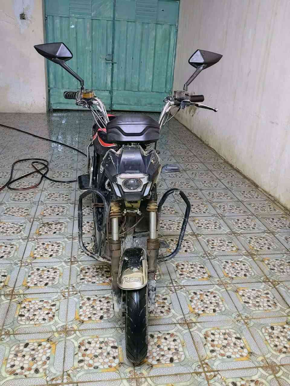 ماطور شحن هيوشه2023  نقص بطاريه وحده ونضيف مكانو كبيس الموشراي لايتصل ***********
