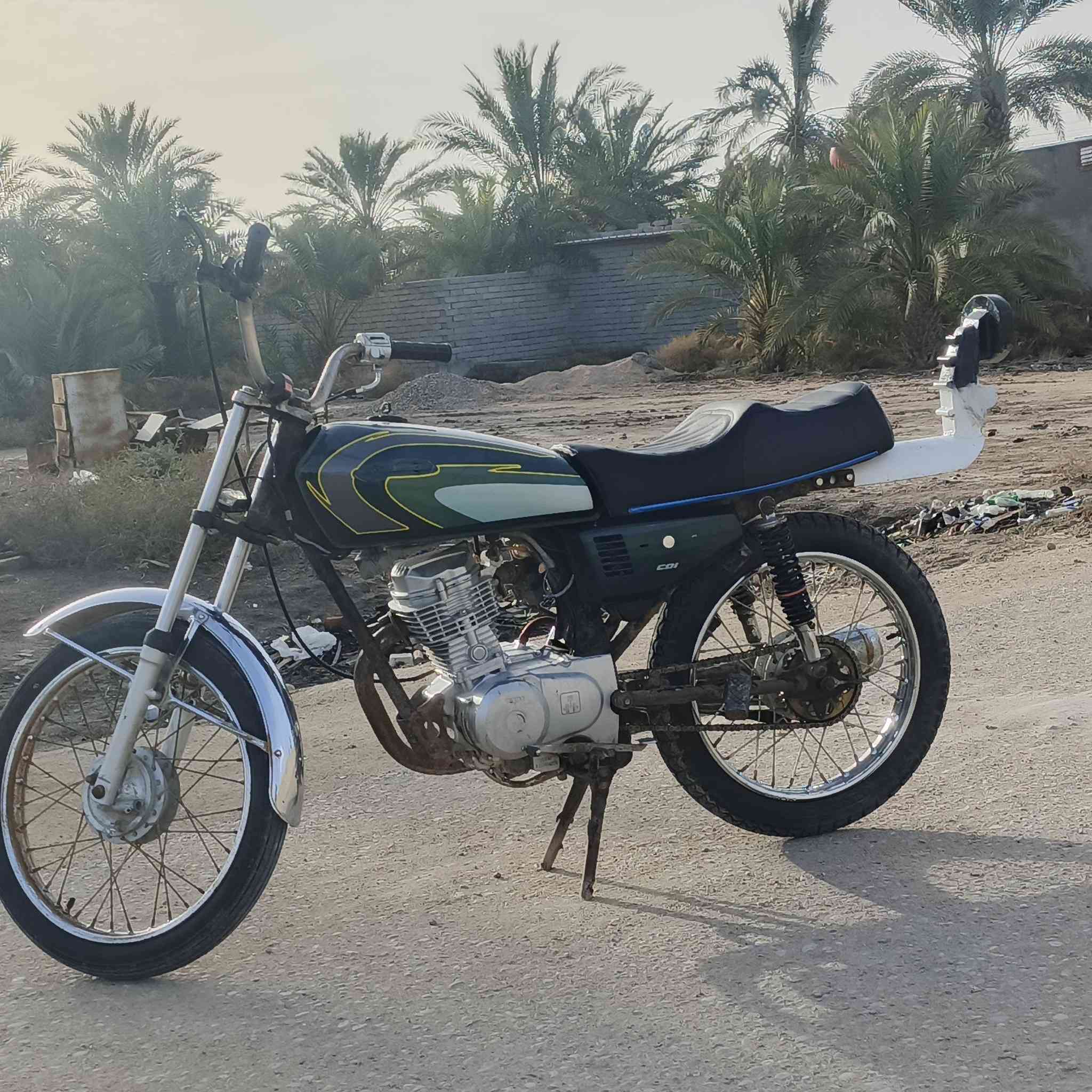 السلام عليكم دراجه نامه أدوات   محرك ما مفتوح توه بادي بي خيط تبخير الدراجه كامله الله شاهد شلعه ومعدل فول المكان البصره قضاء المدينه السعر 375وبيه مجال الرقم ***********ما متواجد عل رصيد فقط واتساب
