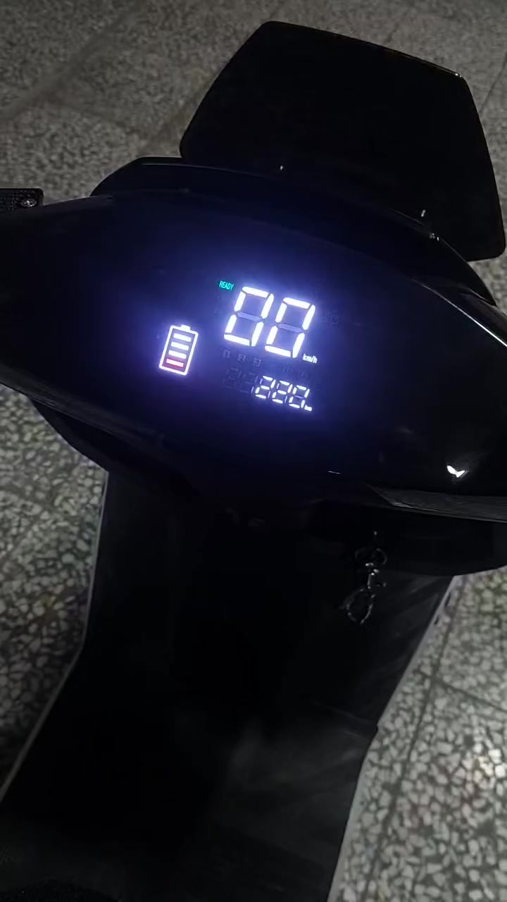 دراجه ماركه بين باو Benbao
٣ سرع والرابعه سبورت
٦ بطاريات  
مانع أنزلاق /بريك امامي وخلفي هايدروليك
سرعه حقيقه ٨٥ 
دراجه جديده صار ٨ أشهر من اخذتهه وصل الشراء موجود 
دراجه عمليه كلش ورزنه وسريعه ماشيه لحد الان ٦٠٠٠ وممتعوبه من الشغل للبيت 
والجنطه مالهه واسعه السعر ٩٠٠ 
وبيهه مجال بسيط جدا ***********
واتساب ... بغداد الاسكان قرب كليه المأمون
