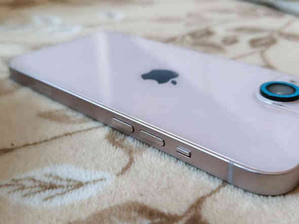 سلام عليكم بيع فقط
آيفون 13 العادي اللون وردي / اخو الجديد 
نضافه 100% الجهاز كفاله عامه من كلشي 
مكفول من الفتح و التصليح و التبديل / انطيك ضمان فحص / ذاكره 128 و بطاريه 76% بلاديه 
الجهاز جداً نضيف  / بدون ملحقات / و السعر 430 ألف و مجاله بسيط 
مكاني بغداد العامريه / للاتصال *********** و بي واتساب
