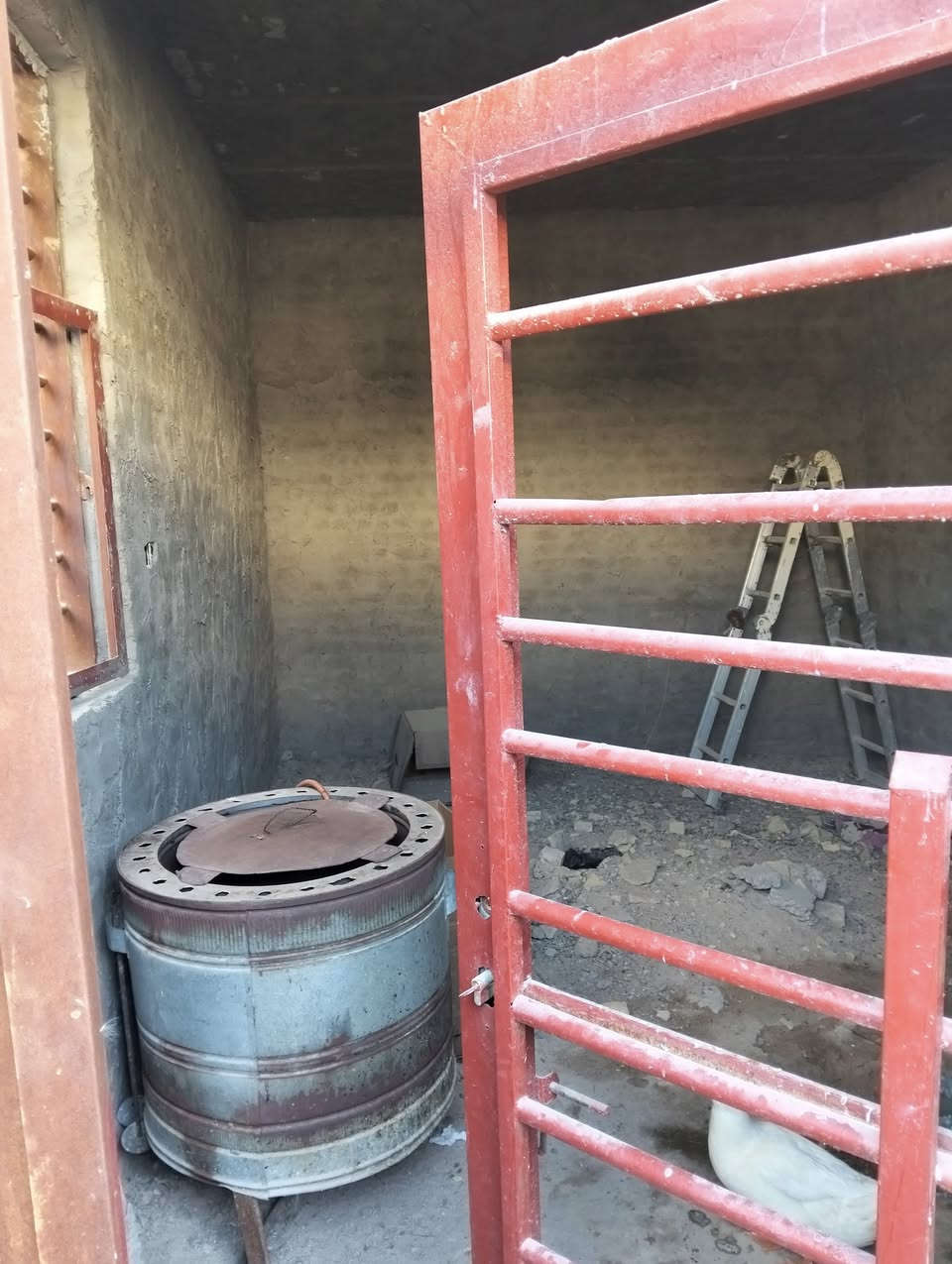 اللهم صلي ع محمد وآل محمد 
السلام عليكم ورحمة الله وبركاته
بيت مساحة 100 متر بناء طابوگ 9 انجات
الموقع شارع الزوار سكله الكرعاوي قرب اسواق الميالي
____________________________________________
بناء خريطه كامله غرفه + صاله + مطبخ * ستقبال + تخاريج داخل و خارج + مكشوفه + السطح مطبگ فرشي كامل
الصور كدامكم والنقص بي واضح 
السعر 34 بي مجال 
ملاحظه/ سعر العرصه يمي 17 مليون
***********/ واتساب
