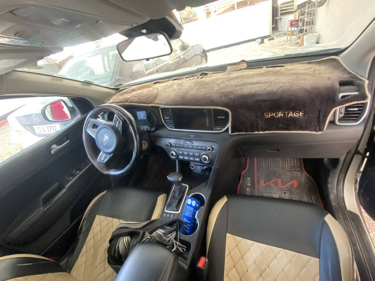 السلام عليكم اخوان كيا سبورتنج موديل 2021 السياره أمريكي  جاهزه رقم بغداد الدولي الجديد تخم تاير شاشه حداديه مكينه كير : مكان السياره بغداد السعر 150 : للاستفسار (***********)

