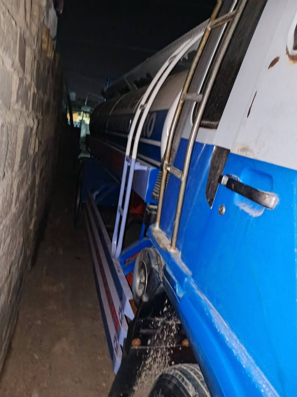 السلام عليكم سياره للبيع هينو طيره موديل 91 رقم انجليزي ماكينه 70 لا تنقص ولا تبخر  عموله 8ونص كهربائيات شغاله دوشمه جديده سياره جاهزه للشغل سعر 175 وبيها مجال *********** ***********
