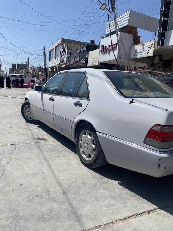 السلام عليكم شبح للبيع موديل 1993ابيض 
محرك تابوت 6سلندر 
مواصفتها معروفة من فتحت سقف محدثة جام والكشنات تحكم ابواب شفط المرايا شفط 
جميع الكهربائيات شغالة صدر مبدل حديثاً تايرات نضيفة جداً تبريد شغال 
السعر 78المكان بغداد العامرية ***********
