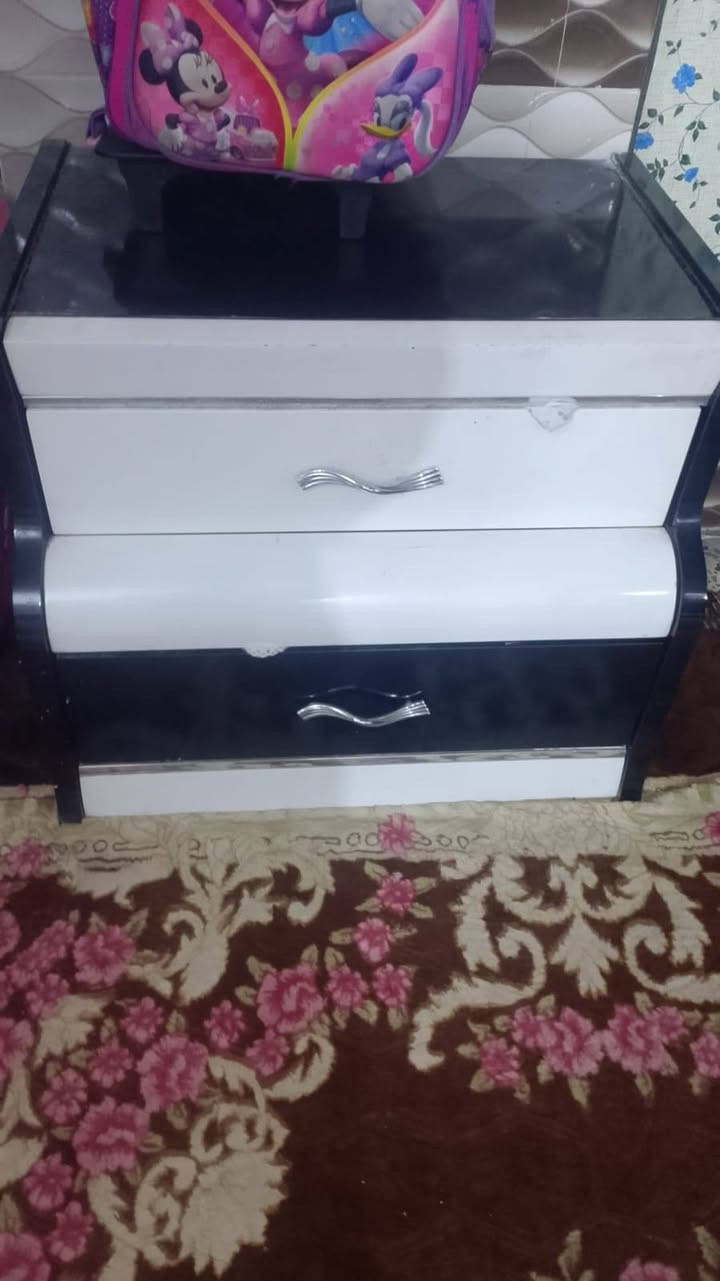 غرفة تركية مستعمله نضيفة جدا 8 قطع سعر 400 وبيهه مجال للاستفسار رقم ***********
