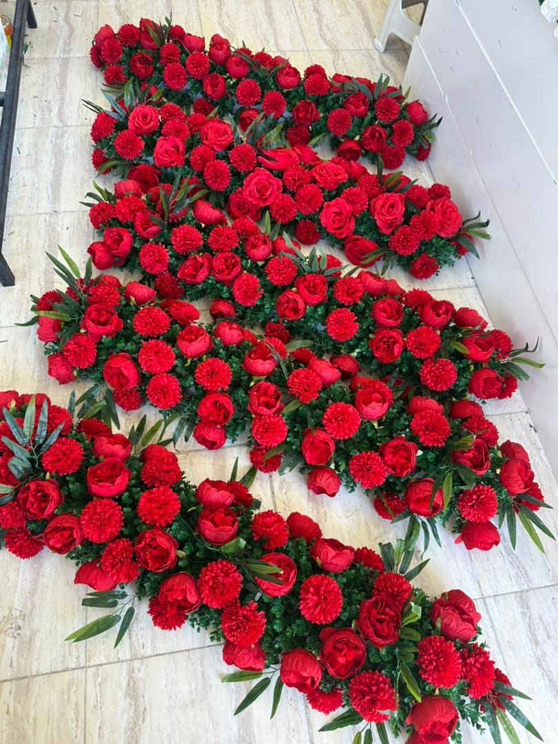 وصلت كميه جديدة امتار من هذا الورد 
الموجود فقط الي بالصوره ابيض فقط و ابيض واحمر  و احمر فقط
توصيل فقط لكل المحافظات ***********
