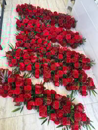 وصلت كميه جديدة امتار من هذا الورد  الموجود فقط الي بالصوره ابيض فقط و...