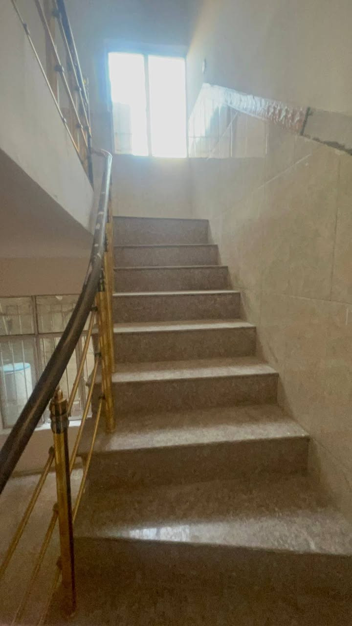 السلام عليكم
دار للبيع
الدوره شارع 60 قرب افران اهلنا
يحتوي عل ستقبال ومطبخ وصااله صغيره وغرفتين فوك
مساحه 74 واقع 76 
***********
