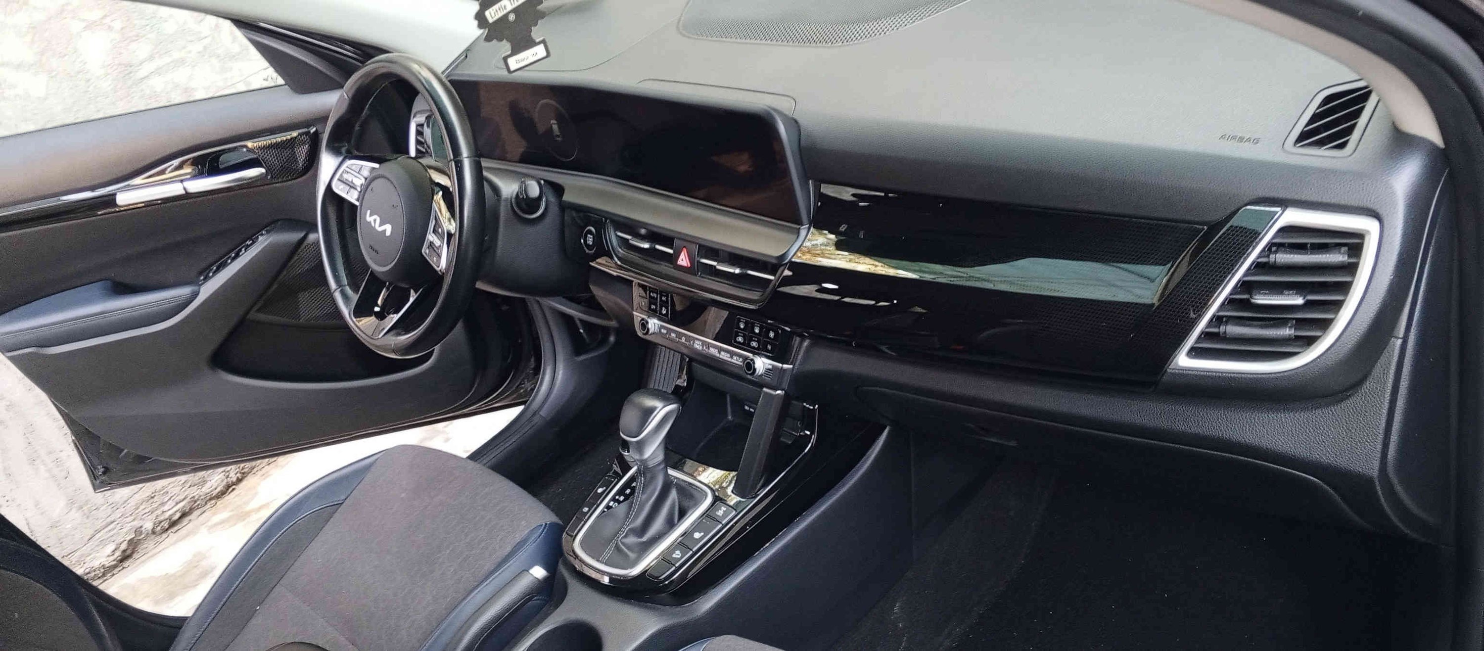 كيا سيلتوز موديل 2024  وارد امريكي نص فول بصمة فوريل  باسمي تحويل ثاني يوم كفالة من شاصي ولغد ومحرك وكّير السيارة ما مبدل بيها ولا قطعة تعديل جاملغ وشبرين من البنيد مكاني بغداد-الشعب السعر 180 وبيها مجال للطيبين ***********
