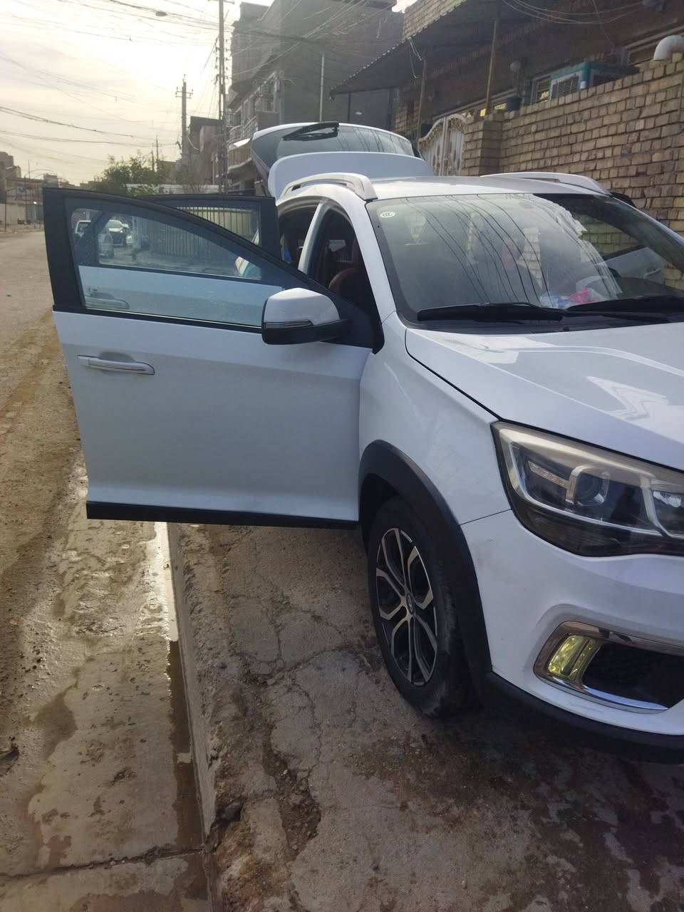 السلام عليكم.. شيري تيكو2 حديثه 2018 محرك 1500برو
بلادية حلوا ونظيفة فقط باب سايق بارد مواصفاته معروفه تبريد شغال مكان بغداد الشعب سعره 90.رقم موبايل ***********
