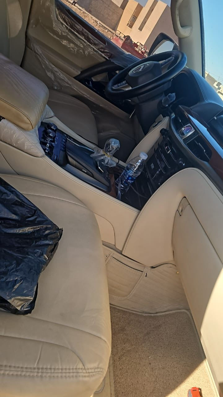 السلام عليكم السياره للبيع موديل ٢٠١٨ ب اسمي ماشيه ٩٣ الف تضليل بسنويه مكفوله من كلشي السعر ٦٩٠ ورقه بي مجال قليل السياره كلش جديده  للاستفسار ***********
