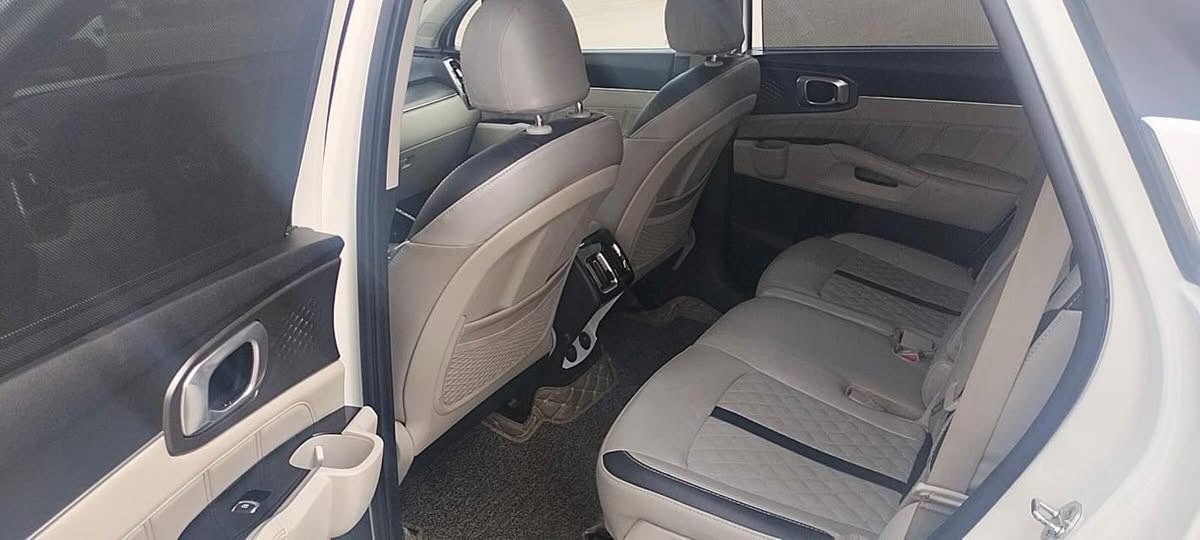 كيا سورنتو 2021 خليجية
سيارة مكفولة من الصبغ سيارة جديدة جدا استعمال شخصي على ايد الي مستوردها ، هزة وسنوية قبل يومين مجددينها ،السيارة باسمي ، ورقمها بغداد 
 فول مواصفات عدا البانوراما 
محرك 6سلندر 
كشنات جلد شركة كهربائيات شاشة كبيرة 
جنطة كهربائية وتشغيل عن بعد 
ماشية قليل حاليا 58
الف فقط حقيقي 
شحن لاسلكي 
والعديد من المواصفات الاخرى 
بيها بارد مقدار شبر اسفل باب الخلفي .
مكان السيارة حاليا واسط الكوت مركز المدينة 
سياره نظيفه  جدا 
للاستفسار اكثر الاتصال على الرقم
***********
