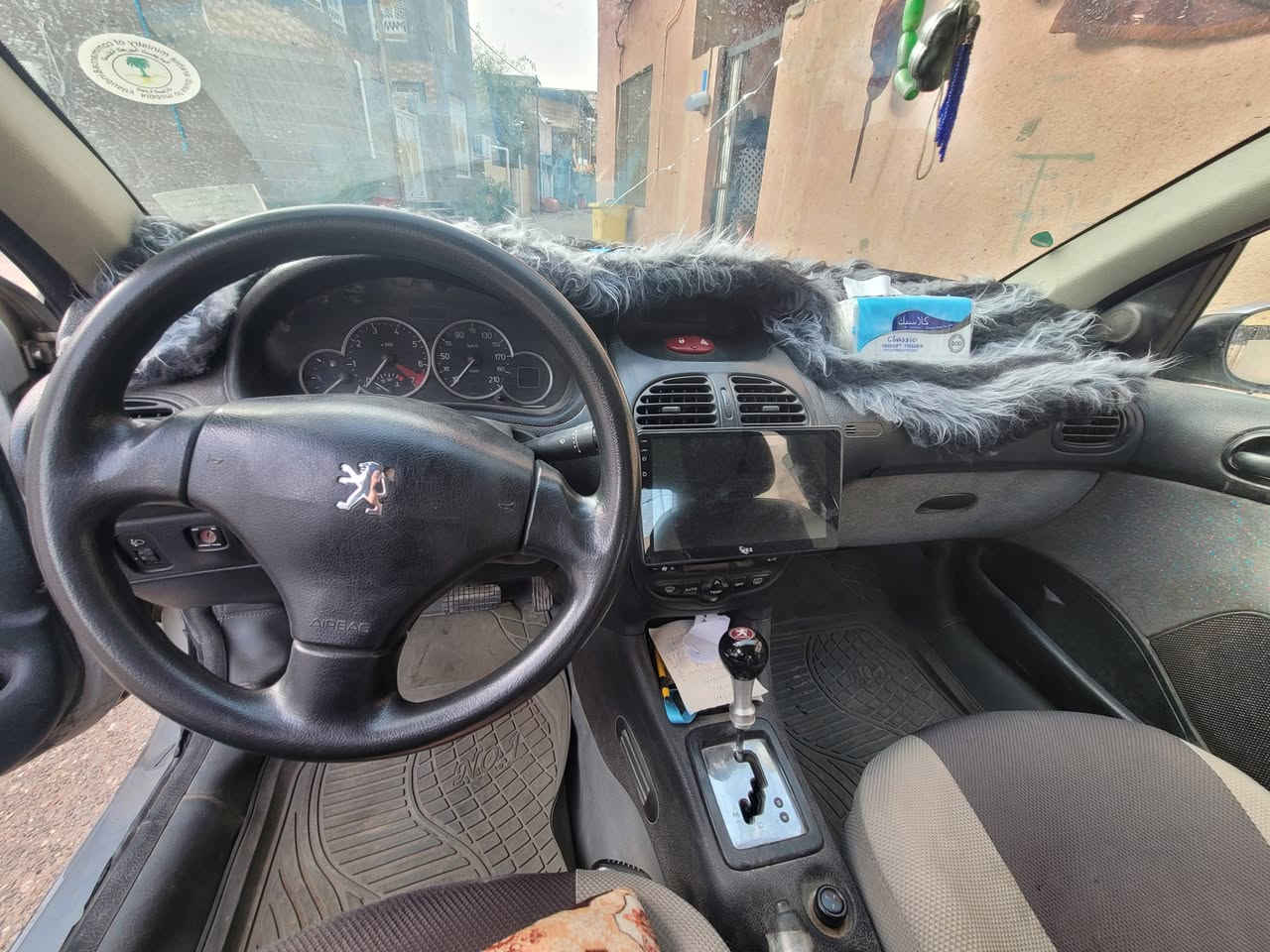 السلام عليكم بيجو فرنسي ٢٠٠٩
رقم انكليزي السنوية تنتهي 2029

سيارة ب اسم الوالد وكاله تحويل بنفس اليوم

شرط  سيارة جاهزة من تبريد حدادية.  كفالة من كلشي

السعر45 بيها مجال حق الجية العنوان البصرة بخدمة الطيبين

الرقم***********
