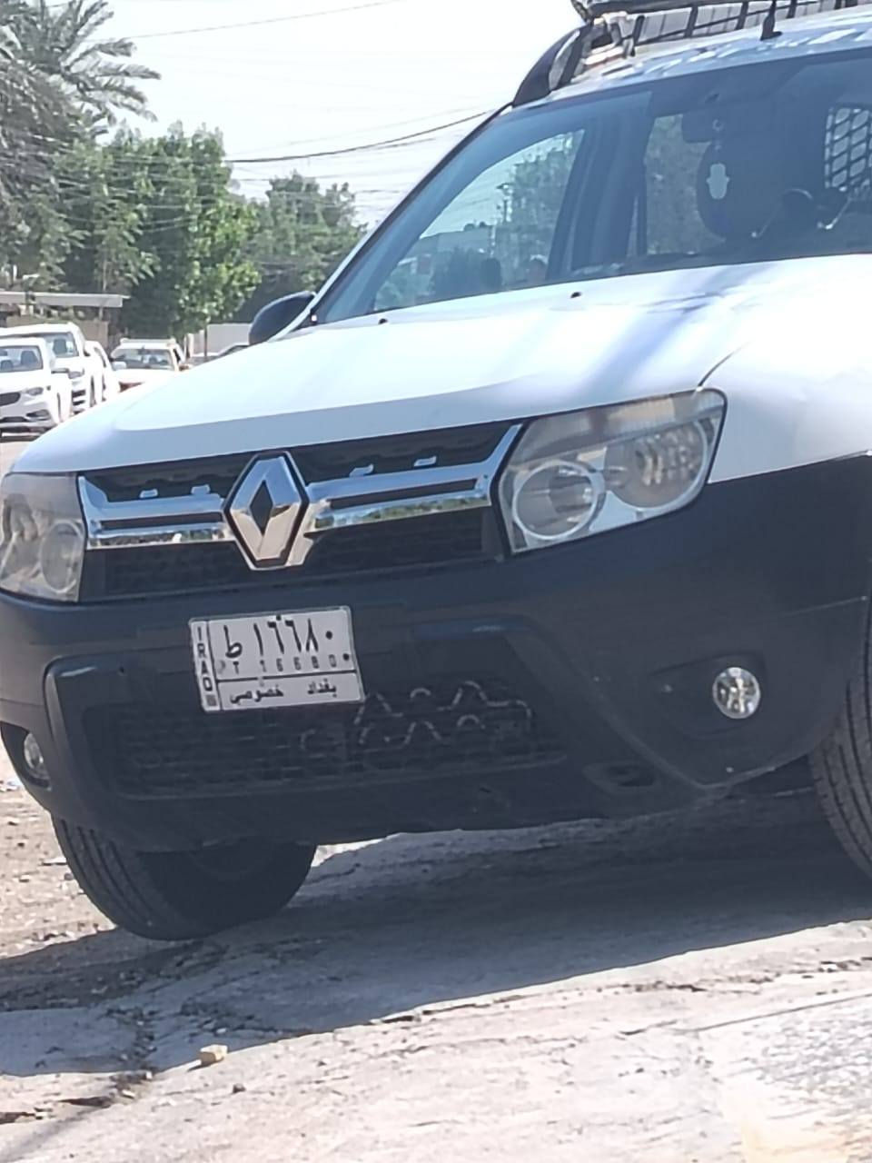 السلام عليكم
رينو داستر 2017 رقم بغداد
بأسمي ماشية 60 الف استلام شركة على ايدي محرك 2000 اربعة سلندر 
السيارة للبيع او المراوس
لمزيد من المعلومات الاتصال على الرقم *********** ابو علي
