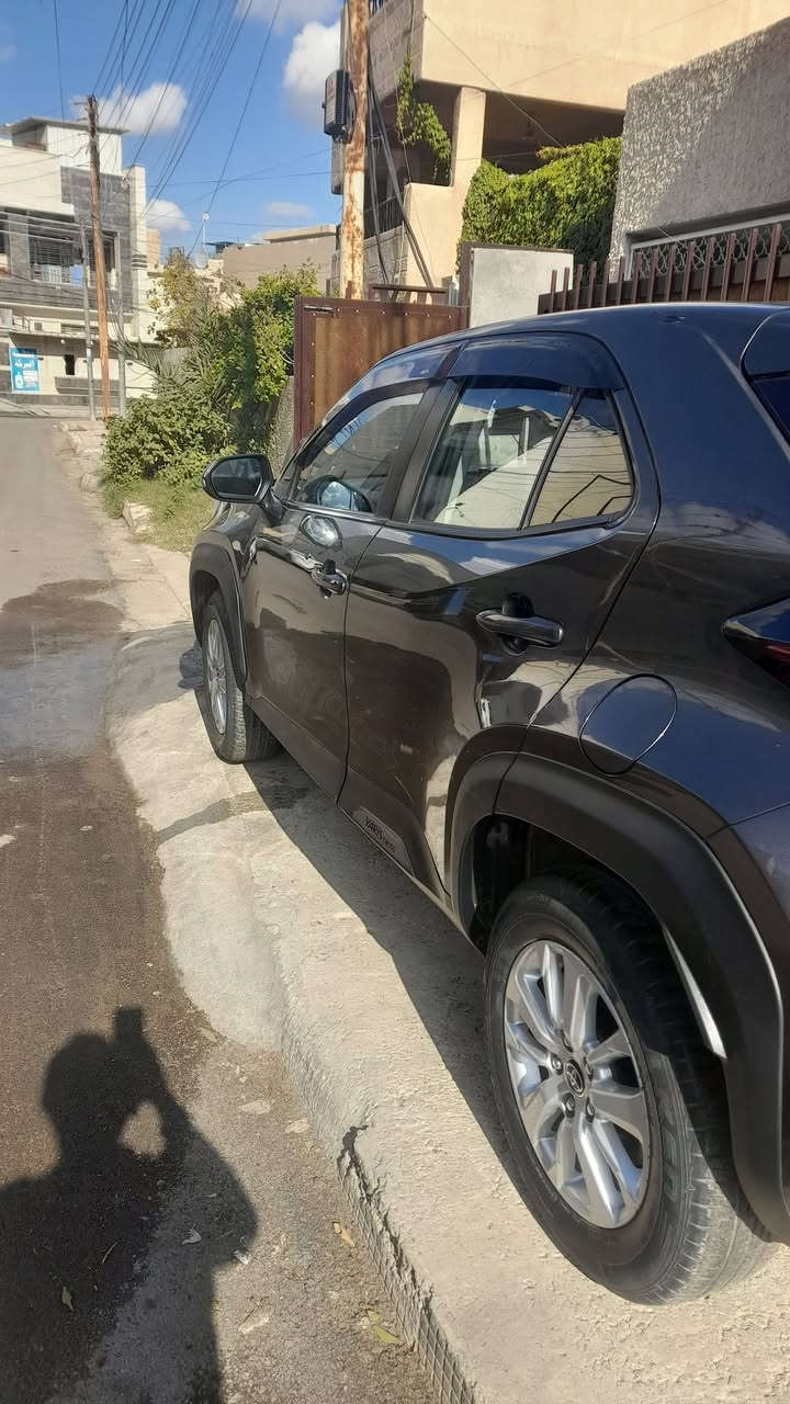 تويوتا يارس كروس هايبرد ٢٠٢٣ فول عدا الفتحه ماشيه ٣١ . السعر١٢٥.  ***********
