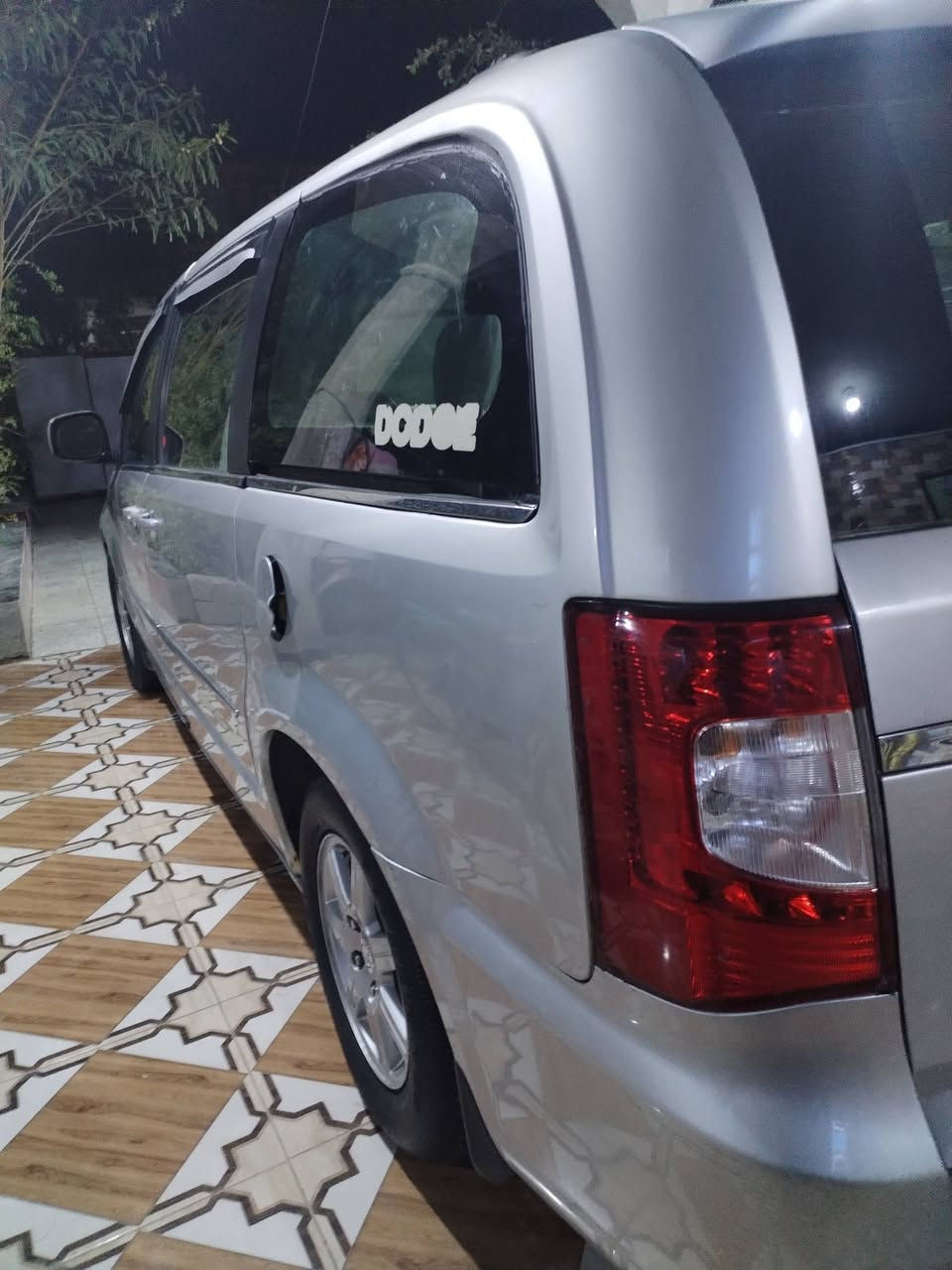 ✍️✍️✍️. السلام عليكم من رخصة الادمن المحترم
كرايسلر تايون كنتري كرفان 2012 لون سافري 

رقم بغداد (٤ أرقام) مشروع وطني حرف (ر) الرقم الدولي

لعام ٢٠٣٠ تنتهي السنويه باسمي 

الحادث✍️ الجاملغ الخلفي( الايسر) 

بيبان كهربائي +جام كهرباء (4) بيبان

صندوق كهربائي (عاطل القفال) يحتاج تصليح 

كشنات جلد بلع +كرسي السائق كهرباء 

مري الجانبيه كهرباء +هيتر 

تبريد (3) قطع ممتاز +(مروحة تبريد أمامي شاد الها) + تدفئة 

محرك 3600 

السيارة دومشة الأرضيه كامله هسه مسوي بالكاظميه٠٠٠

شاشة اعطال+مسجل قلاب سيدي

تحكمات استيرن +كروز سرعة +بريك كهربائي 

فرس وسطي+ وبالسقف + شاشة ابلاديه شغاله

تخم تايرات مستخدم حجم 16 ويل كب ابلاد 

منظومة زنون +بلوجكترات 

شاشات 2 + كامرة HD+ حساس خلفي 

الكير عادي+ واتماتيك(6) نمير

بأسمي تحويل مباشر مكان السيارة/ بصره/قرنه

السعر123روقة 👉 بيها مجال بسيط حك الجيه

تليفون. 

*********** اثير

***********.اسيا
