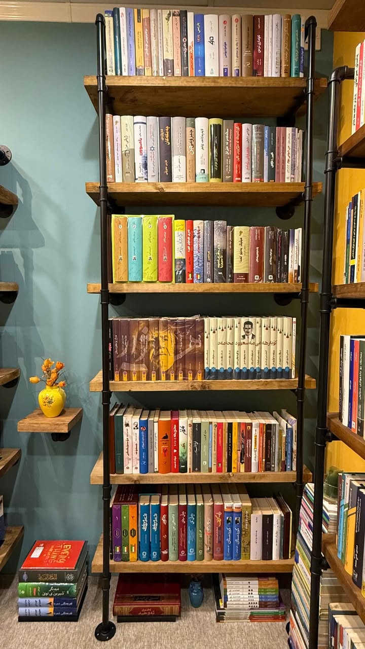 ڕەف بۆ فرۆشتن
پێنج تاکە
دووتاکیان پێنج ڕەفە
دووتاکیان شەش ڕەفە
تاکێکیان یەک ڕەفە بە درێژی
پێکهاتەکانی بۆڕی ئاسن و داری ئەسڵی پتەو
بەرگەی قورسایی زۆر دەگرێت بۆ کتێب و هەر کەل و پەلێکی تر دەبێت ٫ دەتوانیت شتی لەسەر عەرز بکەیت بۆ دوکان و پێشانگا یان هەر بابەتێکی تر
شوێن هەولێر 
گەیاندن بە خۆڕایی بۆ هەولێر
*********** أربيل, العراق
