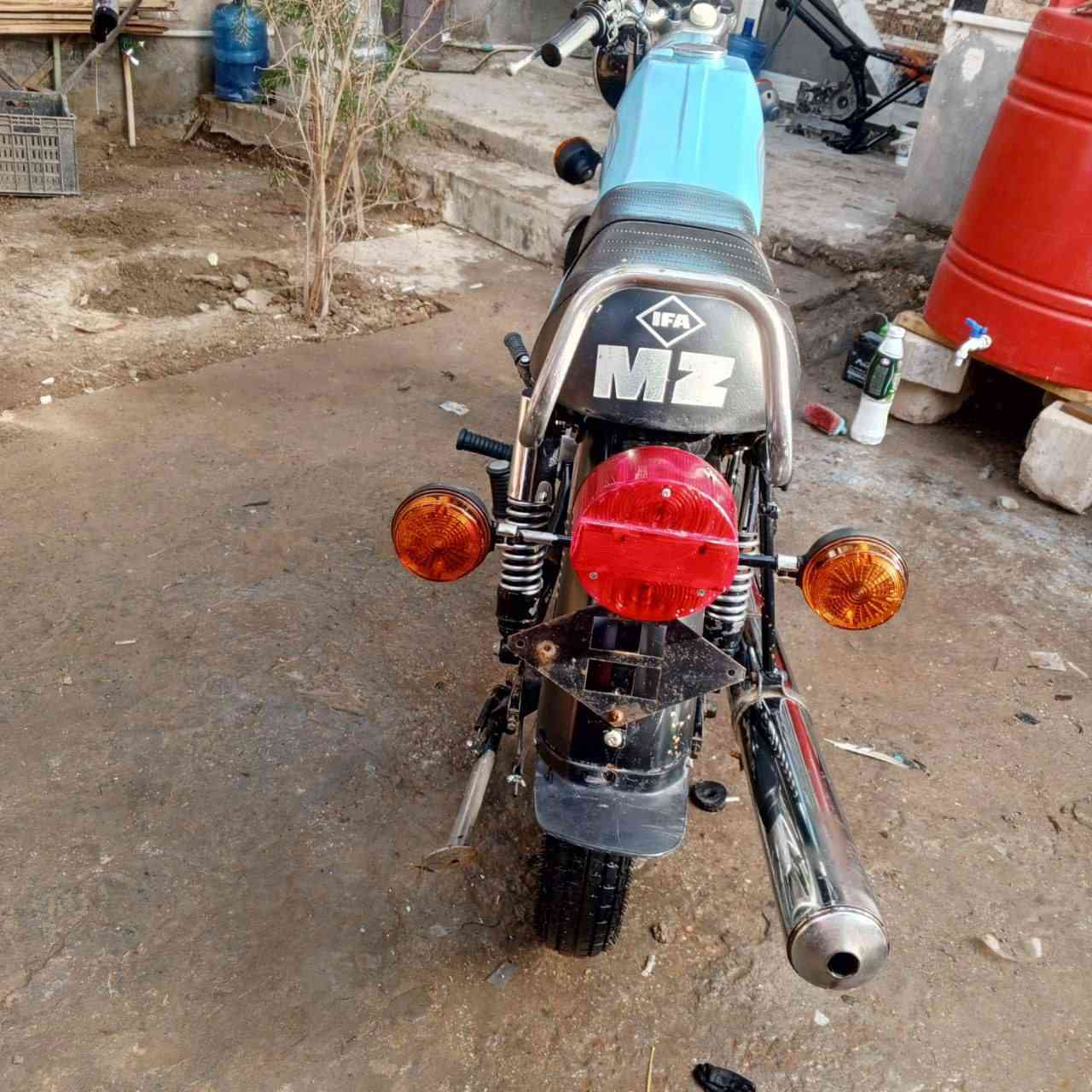 اسلام عليكم دراجه للبيع 82 شرط مكينه خرسه اغلب غراضه المانيه كيلو متر يدات كلج وبريك امانيات وياله عسكريه كيلو متر الماني تايرات نقشه المانيه ماصده وطاسه المانيه جاملغات المانيه صالنصه 7 فلاتر توصا دبلات الامامي المانيات جويه لحيم مابيه ماكنيت سايس 6 الدراجه بدون مكاني طويريج ***********
