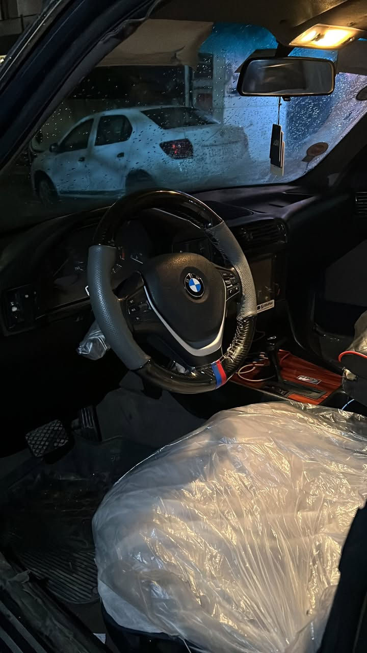 سلام عليكم
اخواني BM للبيع 

مكينه 525 كبس هيكل 20 

موديل 1990 

كير مكينه خير من الله 

اكسل جديد 3.23 يعني مكينه مرتاحه رون انسى 

ABS 

مسويلها ادامه كامله من بلكات مجاول حساس صالنصه دهن الكير فلتر كير نوزلات حتى فلتر مكينه كله جديد فلتر بانزين 

بيها شاشه ودركه جديدات 

راديتر جديد انسى الحماوه 

تبريد شغال ثلج خير من الله 

لايت منظومه زنون ماشاءالله 

ويل مشبك جديد شرط الاصلي 

بيها نواقص شغلات بسيطه شراي ميختلف عليها يتصل عليه وافهمه 

سعرها 62 وبيها مجال للشراي وعليها غرامات مليون و 180ينزل من سعرها واني بالخدمه 

هذا رقمي *********** اتصال 

واتساب
