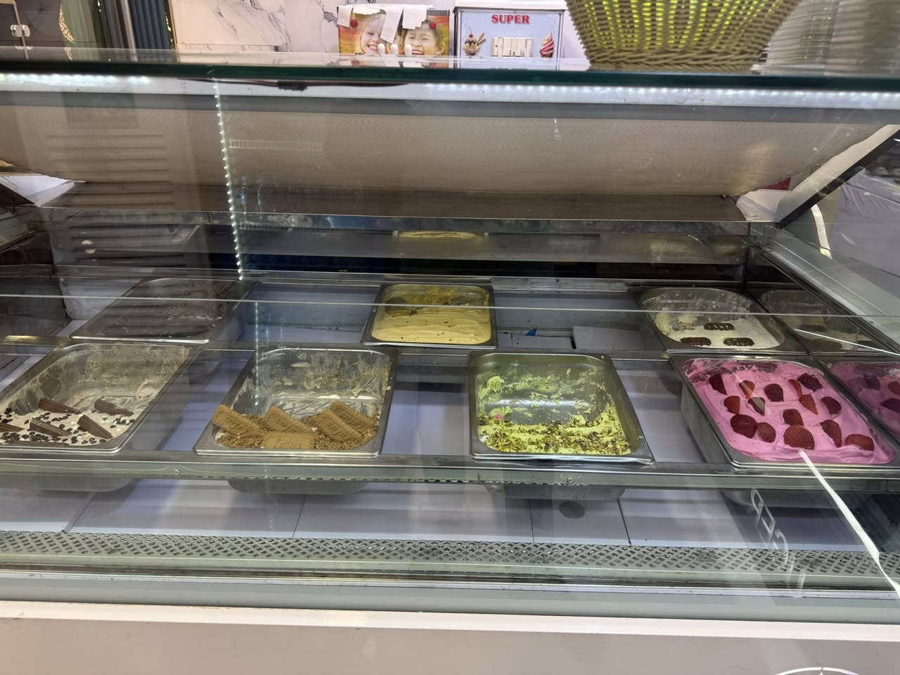 عارضه ايس كريم للبيع
***********
