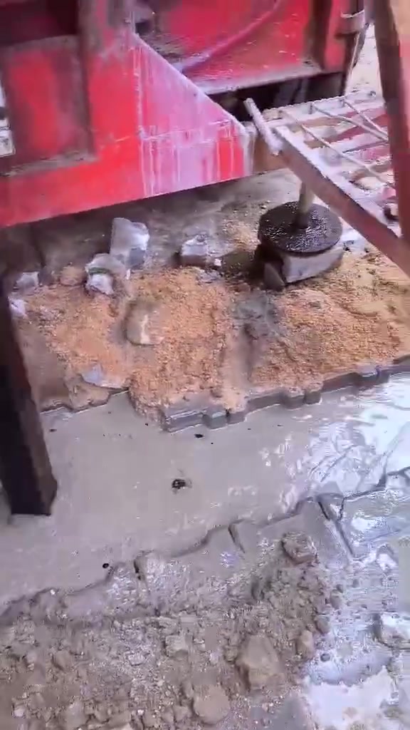 ***********
***********
لحفر الابار الارتوازيه
يعلن عن حفر الابار بكافة الاحجام
غسل وتنشيف الابار 
حفر الركائز
حفر النقاط 
حفر وفحص التربه
وعمل كافه المقاولات العامه
نعمل في كافه محافضات العراق
دقه في العمل وسرعه في الانجاز
