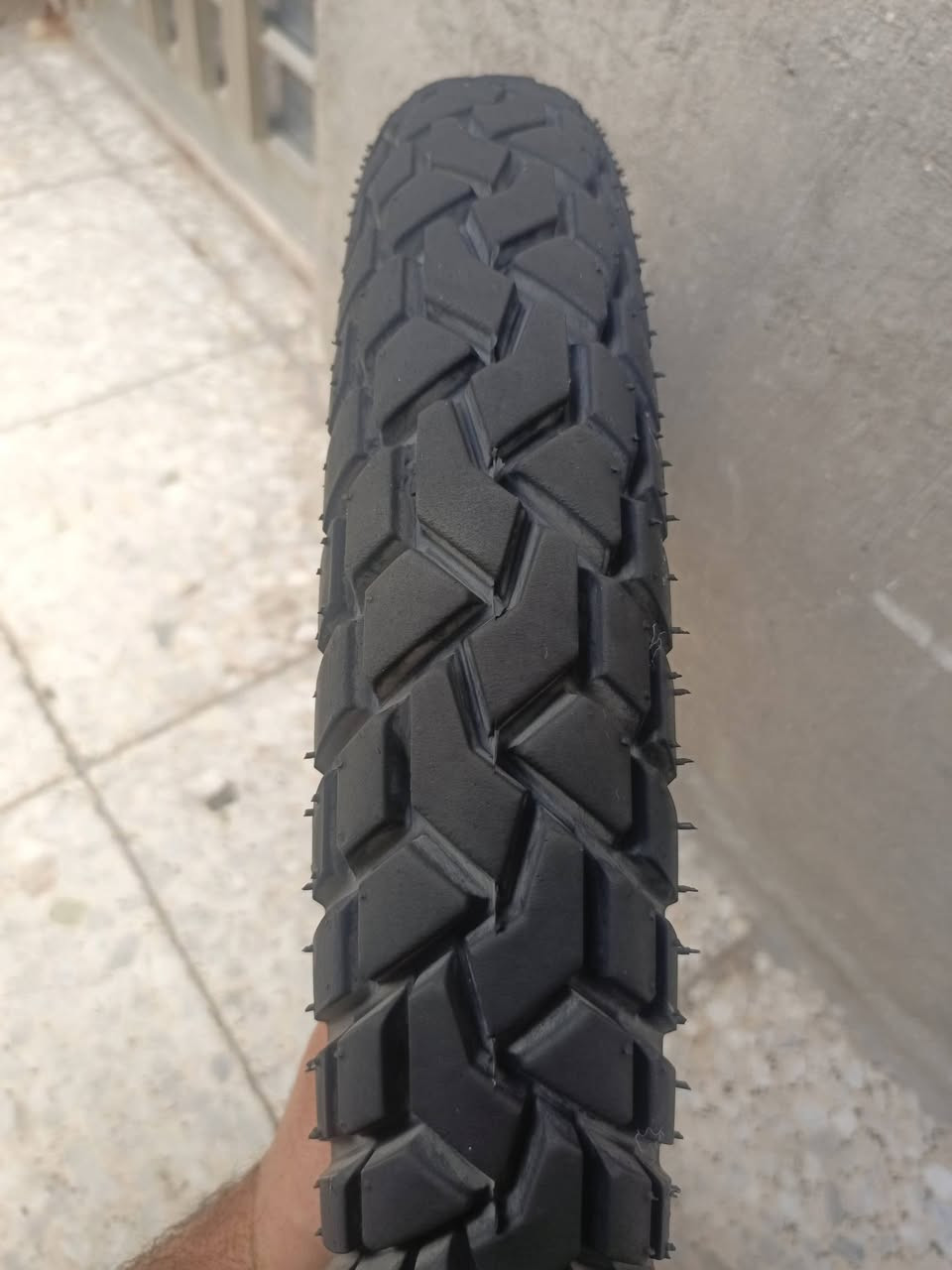 سلام عليكم تاير خلفي ايراني اصلي جبلي حجم 17 صارلي 3 ايام من مشتري اخو الجديد وطلع عواج بلويل اخذته 35 الله شاهد ورايد 30 وبي مجال


**إذا كنت صاحب هذا الإعلان وتريد حذفه لأي سبب، رجاءا أرسل رسالة إلى الدعم الفني**