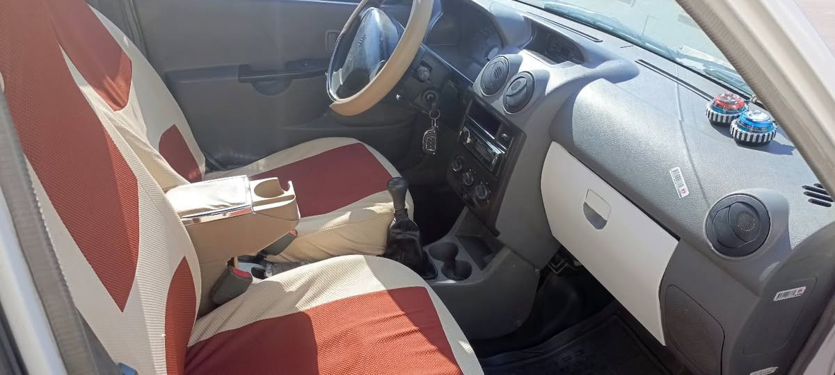 سايبه 12مكفوله من كلشي كير مكينه حداديه تخم تاير كله جديد رقم كربلاء دولي باسمي سنويه وهزه جدد السياره بلاديه ماناقصه شي السعر 38بيه مجال قليل مكاني كربلاء طويريج ***********
