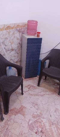 محل حلاقة • جاهز للعمل • ميز نفرين