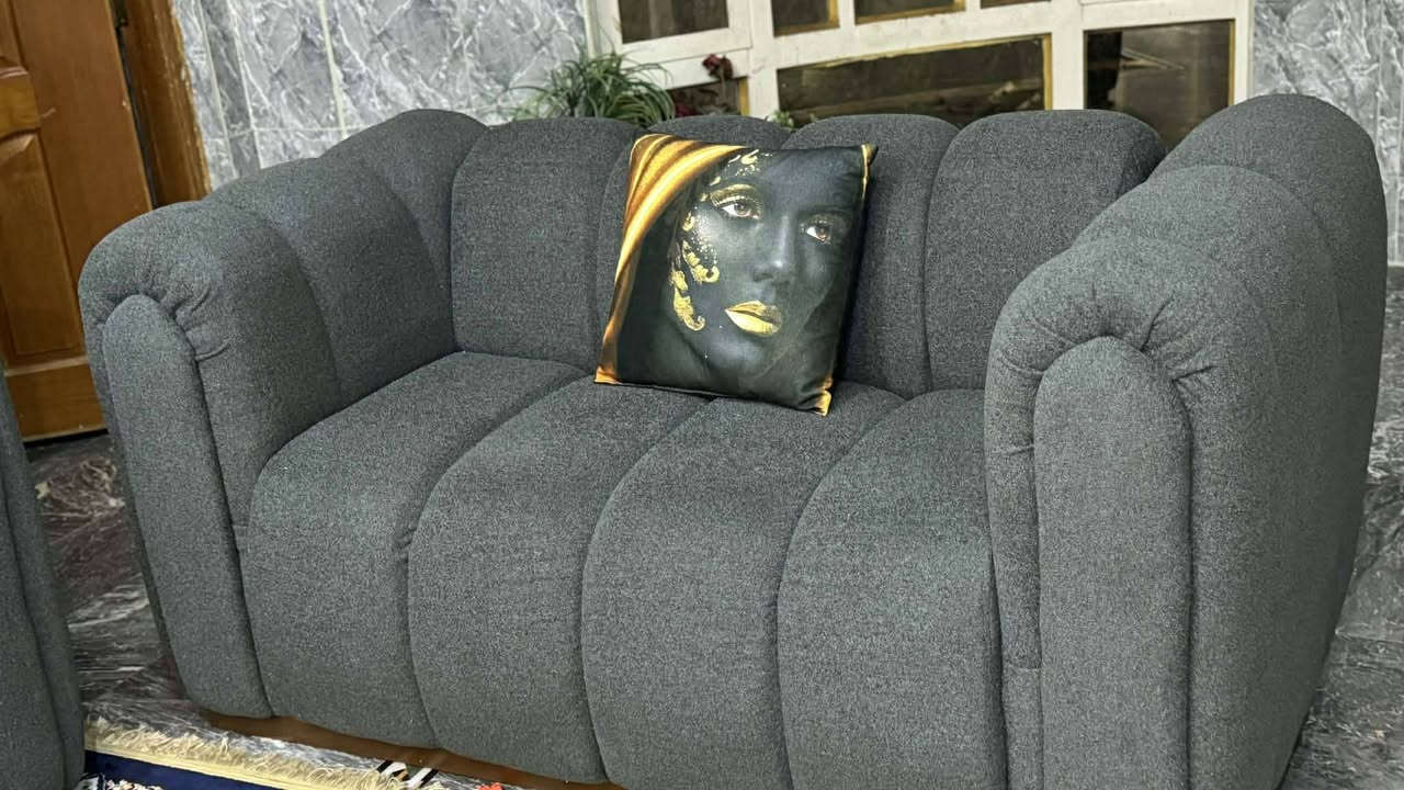 تخم  تسكام  جديد 10 مقاعد  ضخم جدا
االسعر 900بيه مجال اتصل ***********
