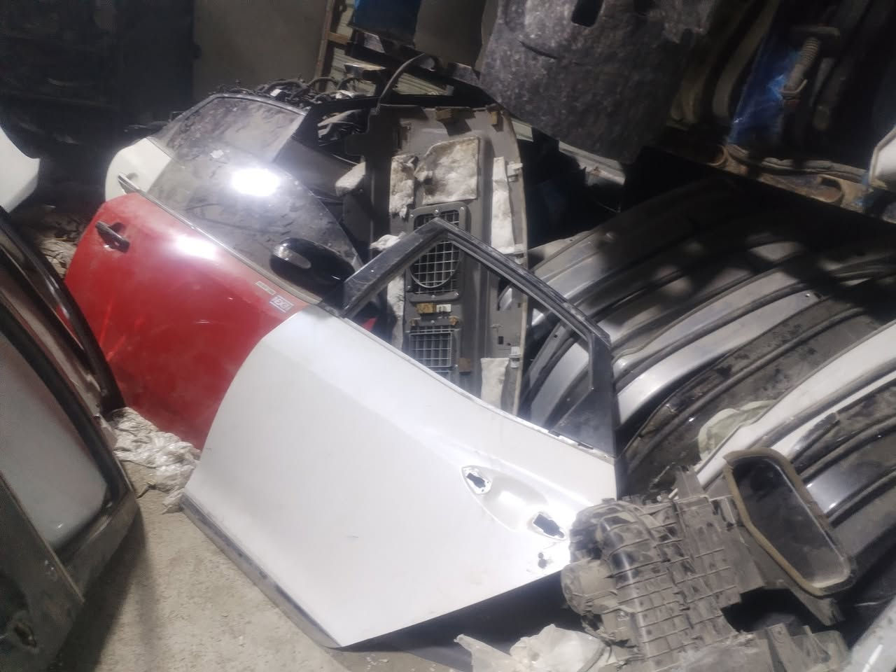 ابواب كادنزه للبيع
لون سلفرر
لون ابيض
متوفر ***********
***********
 موقع غزاليه شارع ١٥ الهياكل وره دائرت المجاري بل
