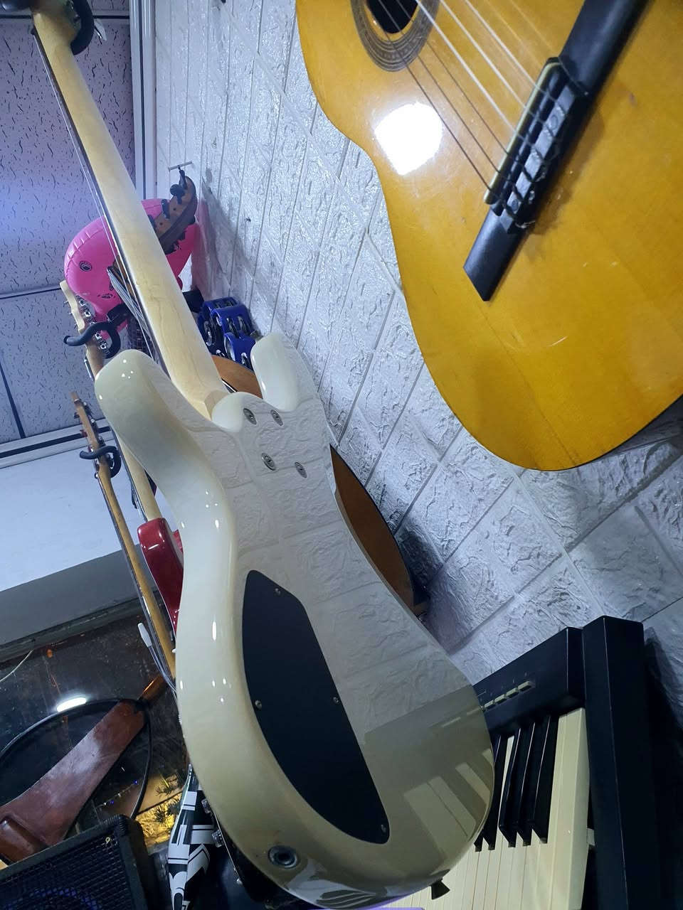بيز 5 اوتار من شركة godson🎸
الموقع📍: موصل جامعة قرب الفاتنة او موصل سبيس مكتب عامر فندر للموسيقى

متوفر توصيل🚗

السعر تواصل على واتساب
***********
***********
