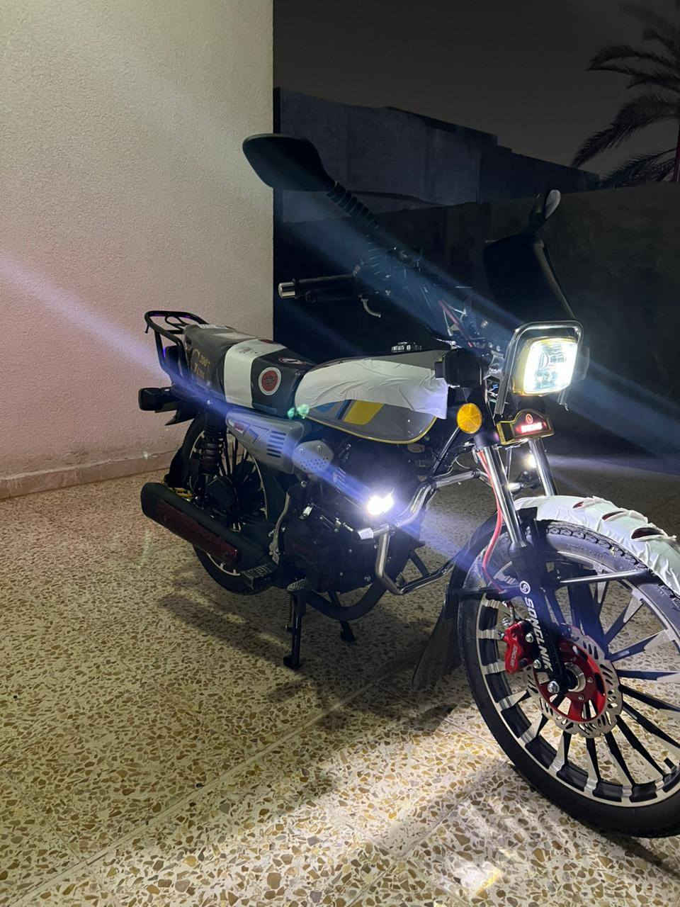 يالله موطور إيراني للبيع موديل 2026بعده جديد محرك 200 ضاقطه وزنجبيل الون سمنتي مميز موطور كامل من كل شي أوراق بيع و شراء أي استفسار ع رقم ***********
