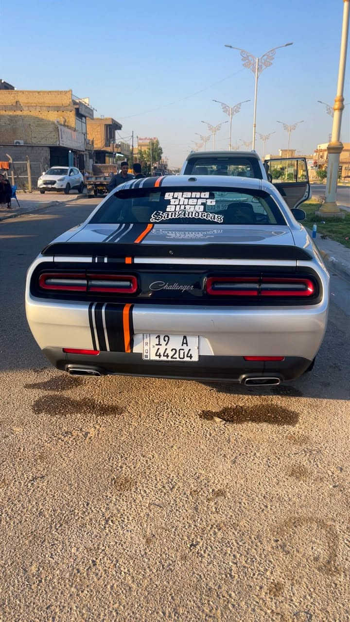 السلام عليكم 
جالنجر 2023 SXT
 رقم كربلاء الدولي
هزه سنويه وارقام جدد باسمي شخصيا 
تحويل وين ميعجبك 
مكينه 3600
حادثه جاملغ وبنيد وطخه بجاملغ خلفي 
صبغ 4 قطع صفحه سائق وبنيد
بيه تعمير بدايه شاصي ولغد يسره بدايته
مواصفات SXT معروفه
ماشيه تقريبا 30 الف 
لايت زنون اصلي 
عدسات اوركال متغير 360 لون
كير ومكينه وصدر وتبريد مكفولات 
مكانه بغداد الكرخ 
السعر ١٤٩ بيع او مراوس 
*********** بغداد, العراق
