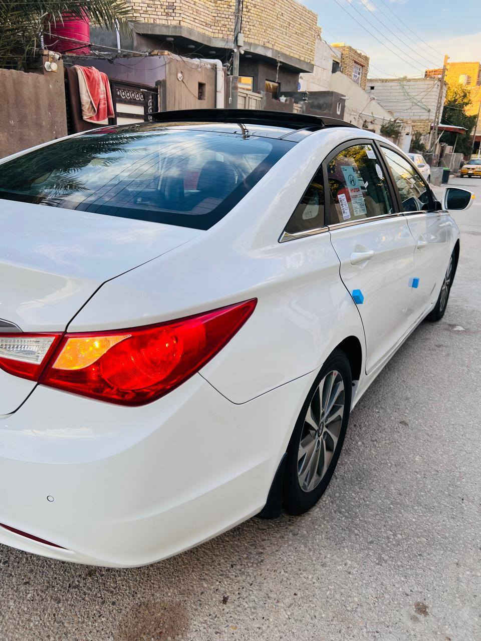 السلام عليكم ورحمة الله وبركاته
هونداي سوناتا 2014 خليجي رقم بصرة تحويل مباشر 
محرك 2400 دوش شرط مامفتوح بيها جاملغ الأمامي الايسر مصبوغ وطرف باب الراكب بدون ضرر داخلي والباقي كفالة عامة ضربة وصبغ وتبديل 
مواصفات السيارة 
بنوراما كشنات كهرباء فول تحكم ستيرين لد امامي لايت عدسه ويل كب نجمة حساسات تبريد خلفي إشارة بالمراية مرايات شفط محرك 2400 سيارة جديدة جدآ بالعافية ع ياخذها حدادية جاهزة  100\100 
مكان السيارة الناصرية قرب كراج بغداد 
السعر 124 بيه مجال بسيط جدآ  
للاتصال{***********}
