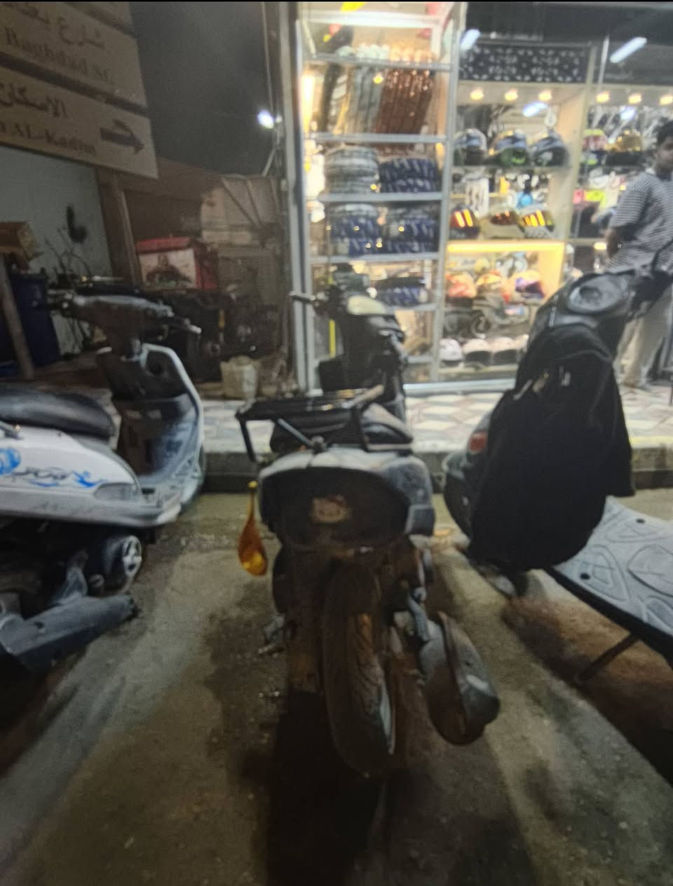 ماكس صيني كوم حديد. كوم حديد . السعر 125قفل المو شراي لي راسل. مكاني ناصريه مركز .***********❤️
