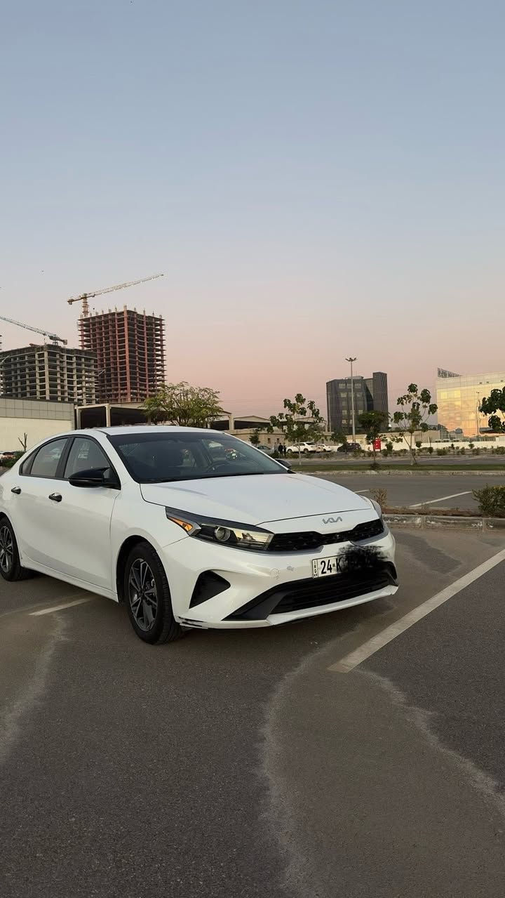 2022 LXS
تحكمات ستيرن 
اوتو ستوب 
قيادة ذاتية 
تحديد سرعة وتحديد مسار 
رادارات امامية وجانبية وخلفية 
مثبت سرعة 
مانع انزلاق 
3 انضمة قيادة
ضررها فقط دعامية 
مكانها دهوك 
***********
